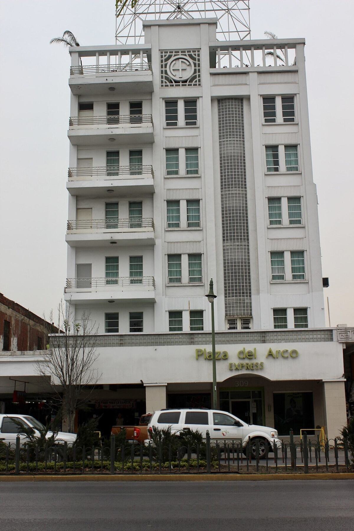 Hotel Plaza Del Arco Express Monterrey Zewnętrze zdjęcie