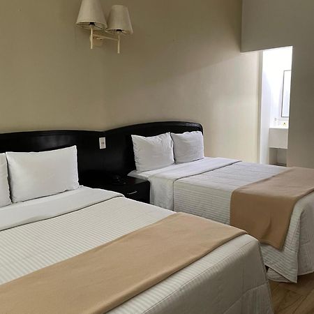 Hotel Plaza Del Arco Express Monterrey Zewnętrze zdjęcie