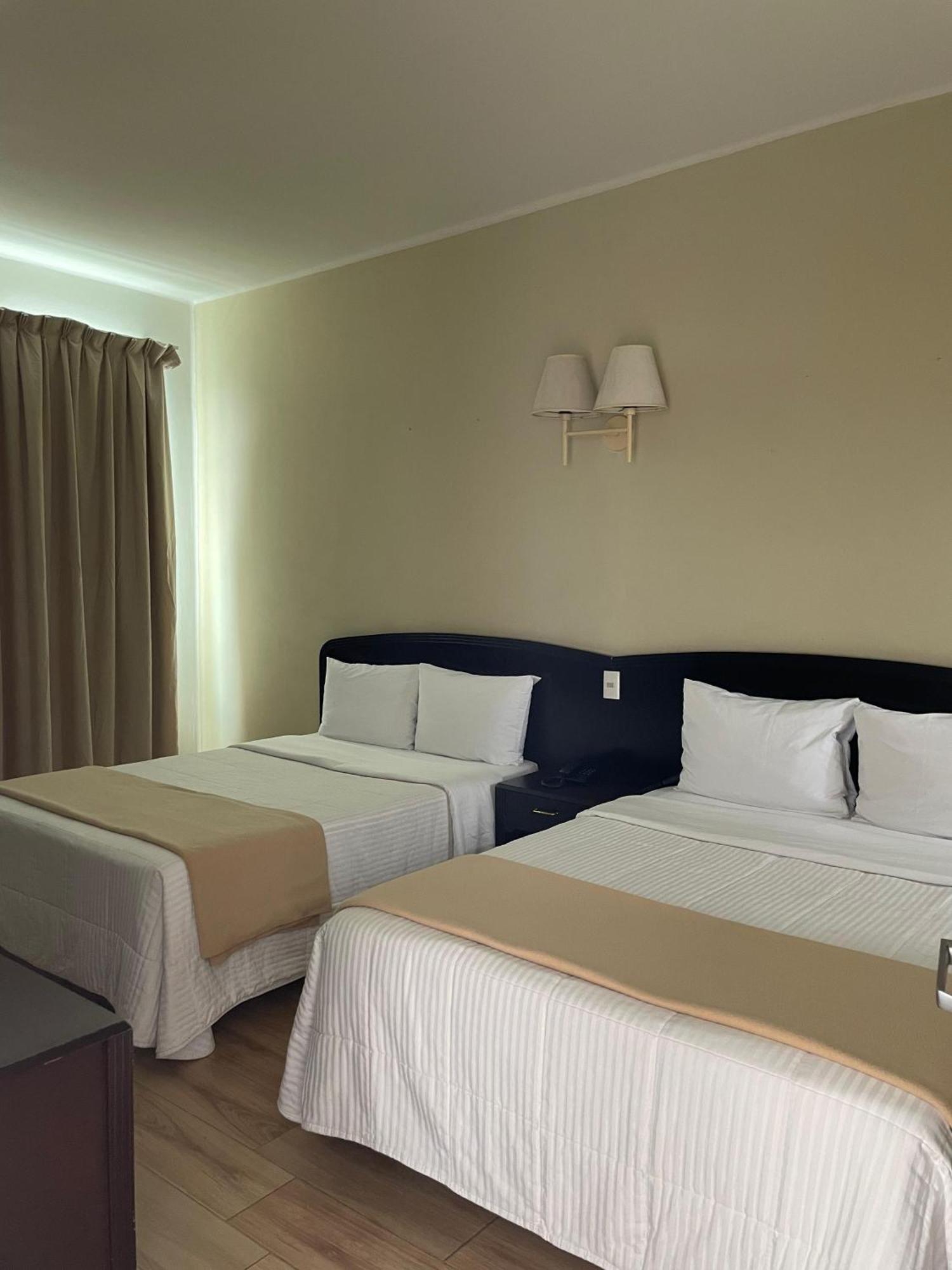 Hotel Plaza Del Arco Express Monterrey Zewnętrze zdjęcie