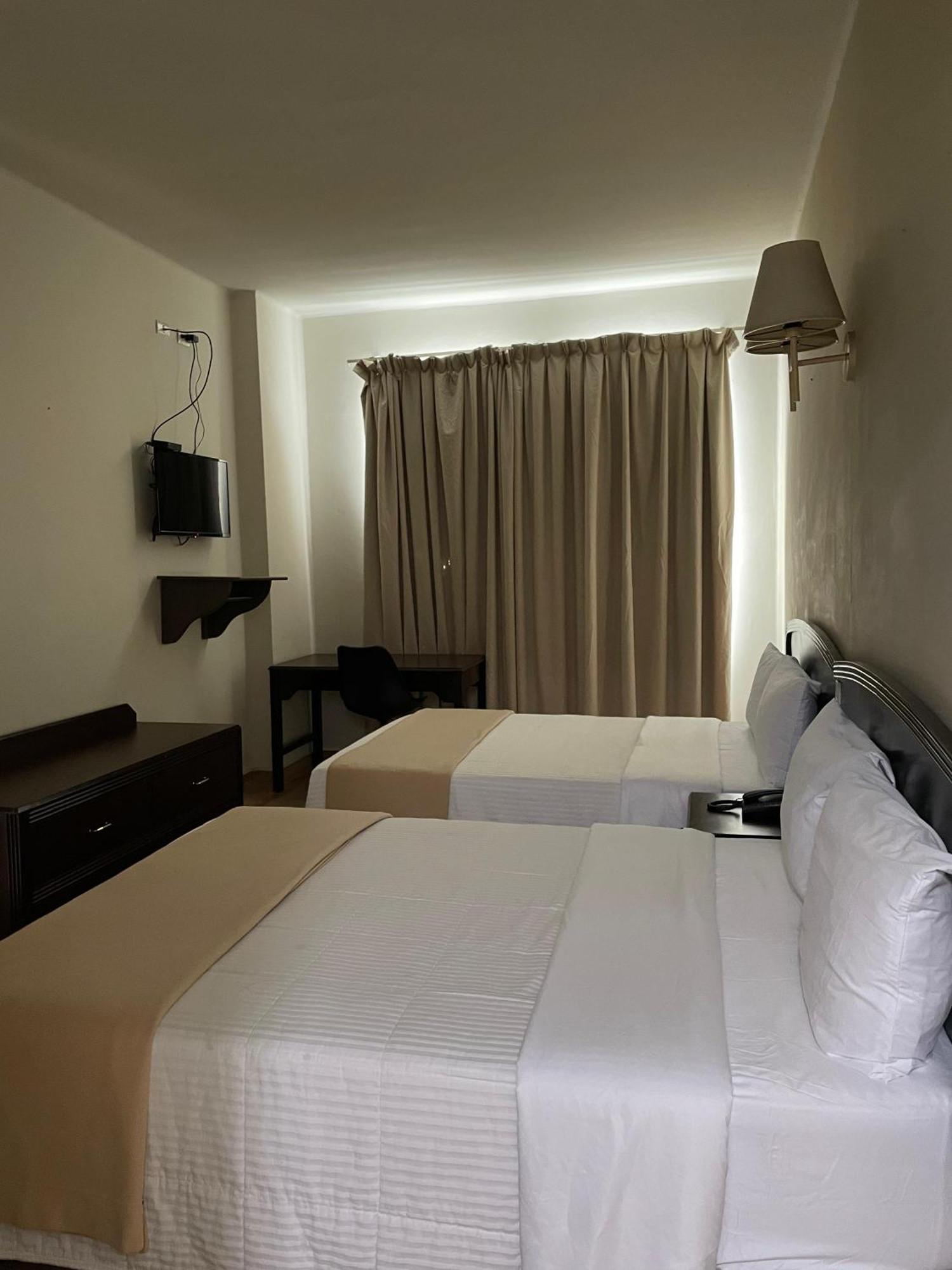 Hotel Plaza Del Arco Express Monterrey Zewnętrze zdjęcie