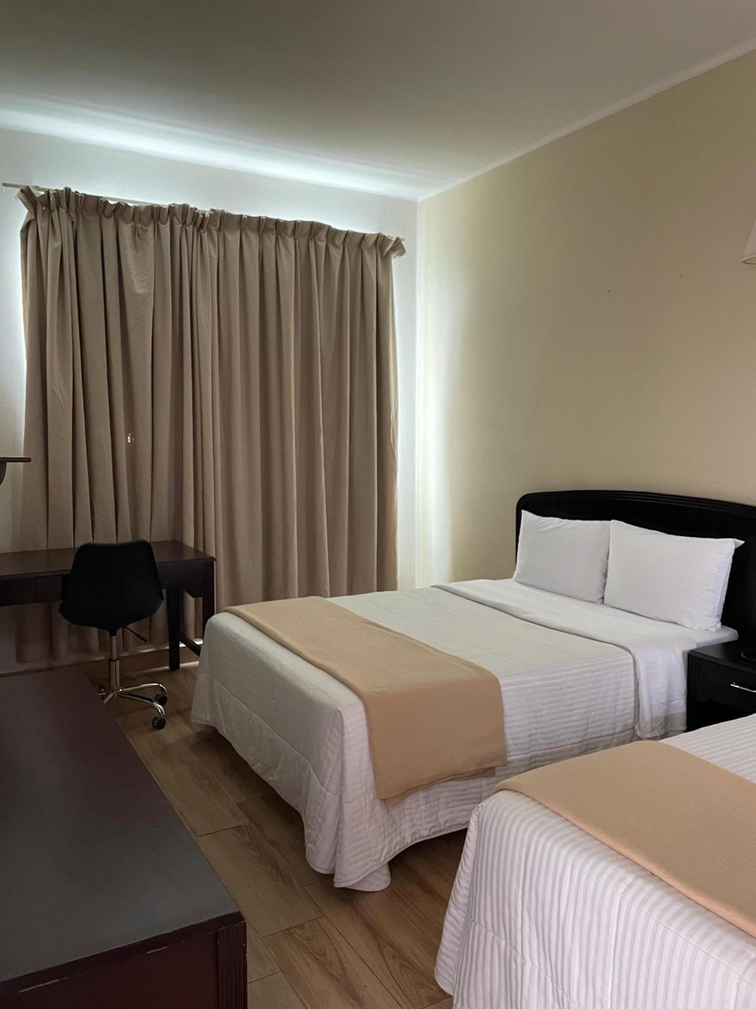 Hotel Plaza Del Arco Express Monterrey Zewnętrze zdjęcie
